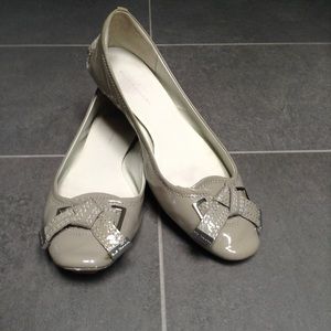 Elie Tahari grey patent leather moccasins with shoe dust cover